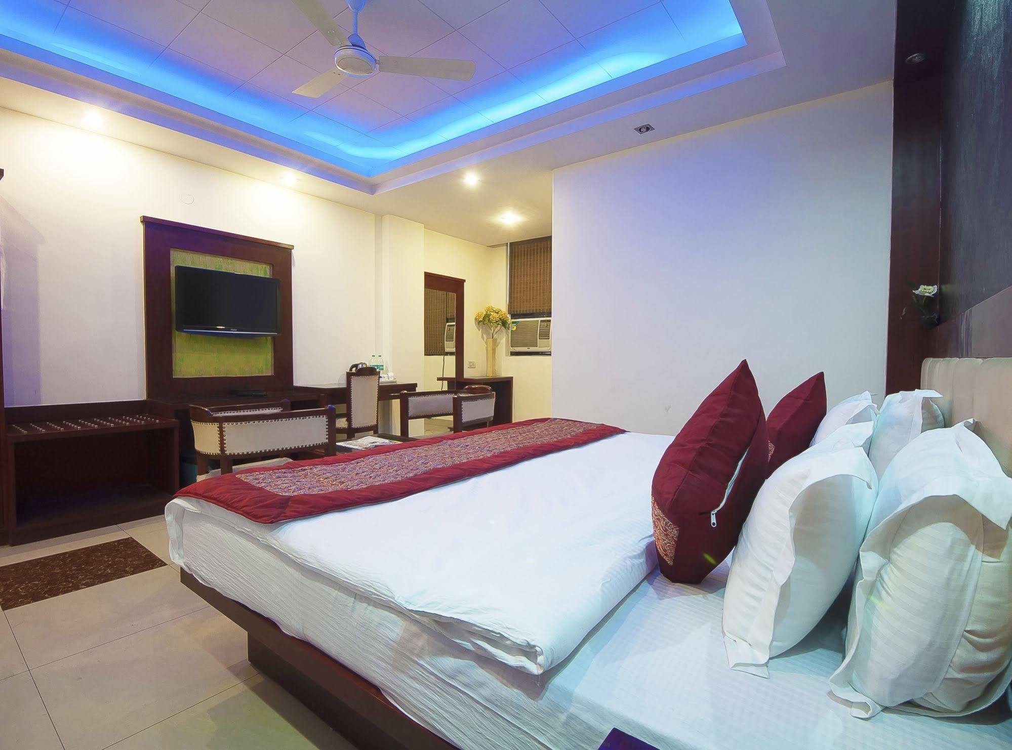 ניו דלהי Oyo 3472 Hotel Rama Inn מראה חיצוני תמונה